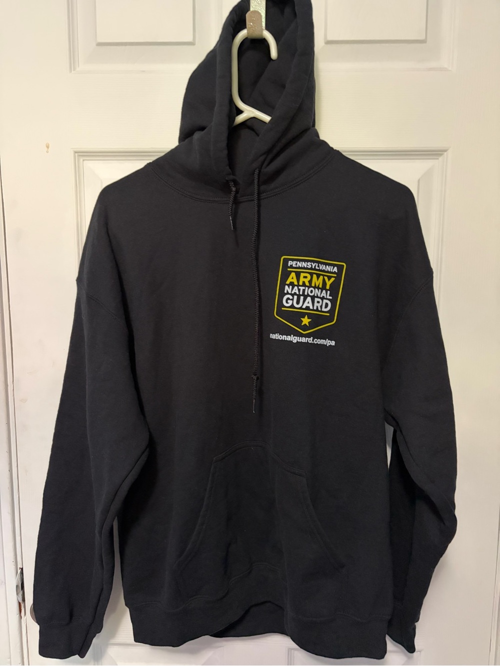 Pennsylvania Army National Guard Black Hooded Sweatshirt never wore